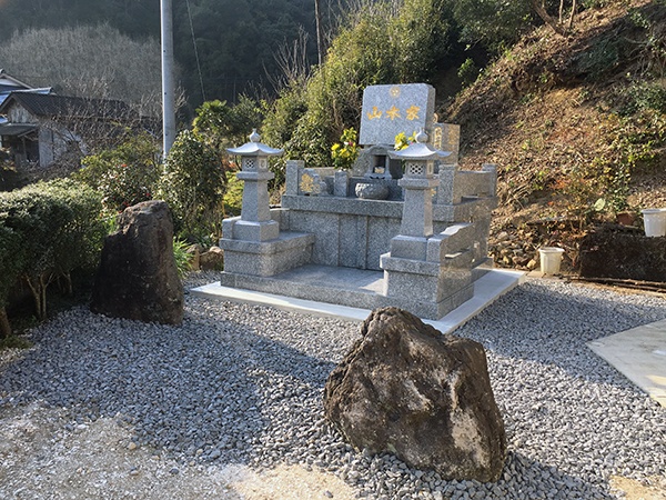 熊本県上天草市松島町にて、墓石の移転工事。の画像