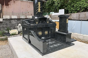 熊本県上天草市姫戸町にてインド産黒御影石の墓石