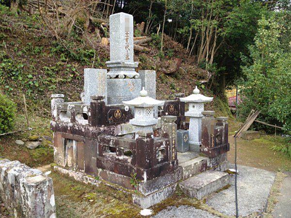 熊本県天草市栖本町大河内にて、墓石クリーニング施工をさせて頂きました。の画像