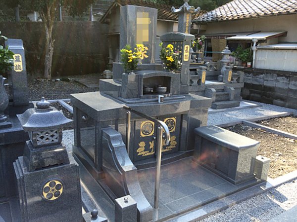 熊本県天草市諏訪町寺院内区画墓地に、墓石を施工させて頂きました。の画像