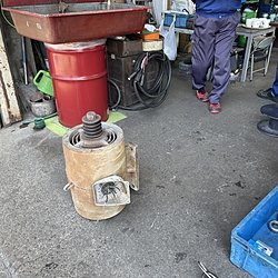 突発的な加工機械の修理のイメージ